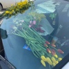 А вот и первые машины с тюльпанами. Точка на ул. Павших...