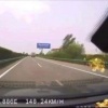 В Китае мужчина решил обогнать большегруз и погубил всю семью