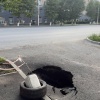 Вот такую яму заметили на левом берегу. Самое интересное, что местные...