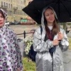 Ничего необычного, просто мужик решил посрать прямо посреди улицы в центре Питера.