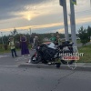В Кемерово вчера мотоциклист пытался встать на заднее колесо, но упал и пролетел около 20 метров на спине.