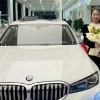 Китаянка подарила двум сотрудникам по BMW — ей стало жалко, что они мерзнут по дороге на работу.