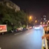 Огромный участок дороги обрушился вместе с тремя машинами в Китае. Один человек погиб