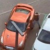 Мужик с топором разнёс чей-то Nissan GT-R на Новоясеневском проспекте, после чего сел в свою машину и уехал.