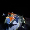 🏔В Приморье спасатели эвакуировали травмированную семейную пару по крутым заснеженным спускам горы Фалаза