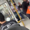 В Екатеринбурге в автобусе № 57 кондуктор устроил бой с подростками-пассажирами 👊