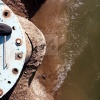 Река продолжает подмывать берег водозабора. Вода оголила трубу 7-ой скважины. 
