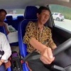 В Китае бабка стала звездой интернета благодаря своей «кунг-фу» манере...