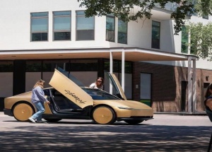 Tesla вывела на дороги Техаса беспилотное такси Cybercab — без руля и педалей.