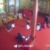 Авто на скорости влетело в храм в Бангкоке, когда там молились люди.