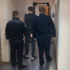 «Прятался под диваном и босиком сиганул в окно»: оперативники рассказали, как задерживали насильника из Алапаевска