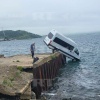 Микроавтобус с пассажирами едва не съехал с пирса в воду в Приморье. 