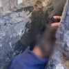 В Кызыле спасатели МЧС помогли четырёхлетнему мальчику, оказавшемуся в опасной ситуации. Ребёнок застрял головой в узком проёме между домами и не мог выбраться сам.