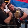Российский боец Ислам Махачев защитил пояс UFC и поднял флаг России