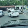 🚨Во Владивостоке водитель тойота Приус двигался по Южно-Уральской улице.
