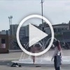 Во Владивостоке был замечен голый мужчина, который залез...