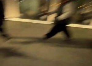 В парке Горького заметили мужчину с необычным домашним животным Козочку зовут...