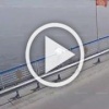 Сотрудник МЧС Тувы смог спасти девушку, которая чуть ли не прыгнула с моста.