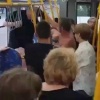 Агрессивный полуголый скуф атаковал зумера из-за длинных волос и «уклонения от службы»