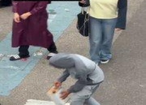 Обстановка на протестах во Франции: зумеры нашли канистру с бензином, но не смогли открыть её из-за защиты от животных и детей