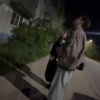Зумеры придумали новый вид хулиганства: ночью они кричат у открытых окон «Алиса, включи гимн России! Громкость — 10!»