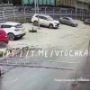 Медвежонок напугал собаку, напугался сам и врезался в ограждение на станции...