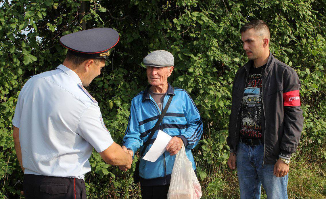 В Канске участковые полицейские и дружинники проводят в...