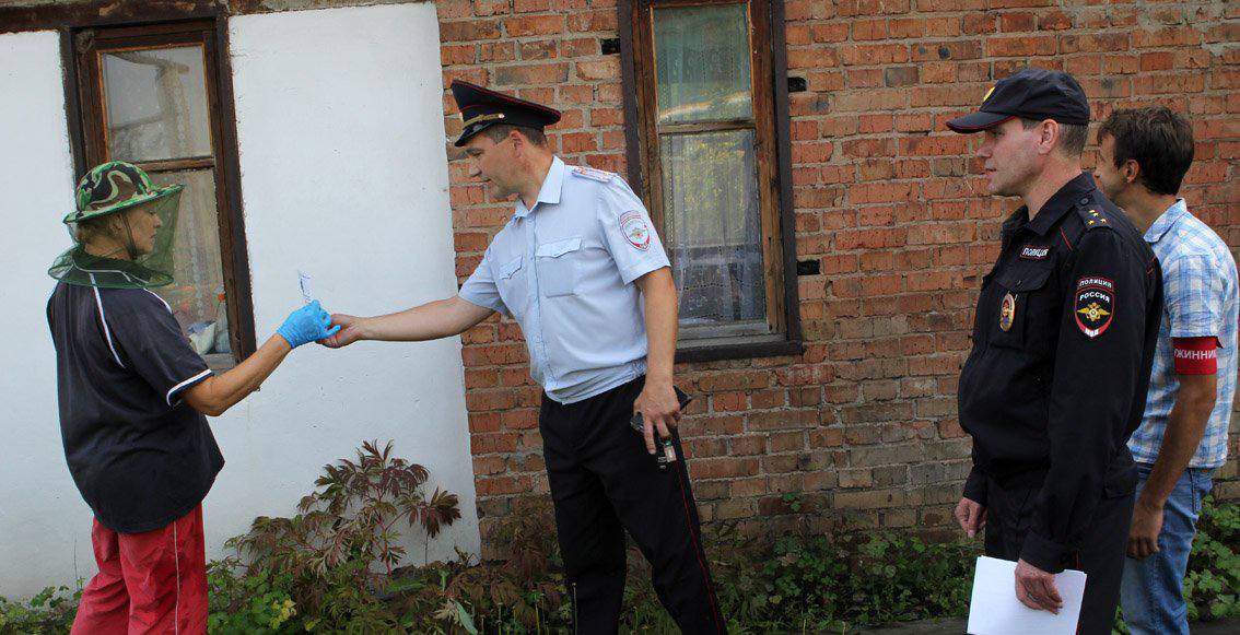 В Канске участковые полицейские и дружинники проводят в...