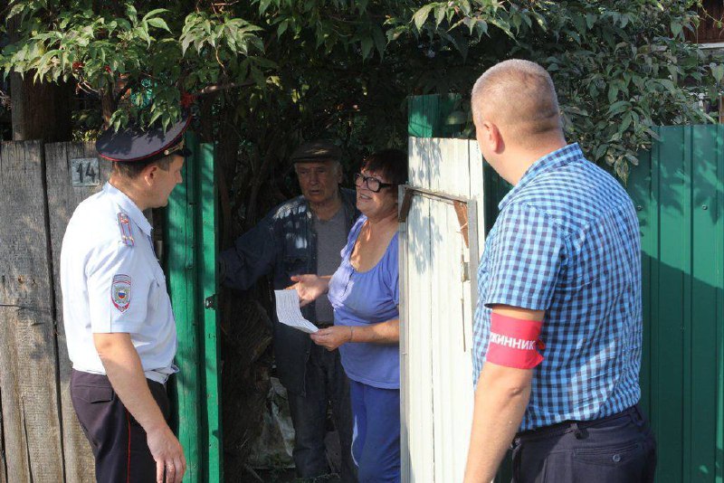 В Канске участковые полицейские и дружинники проводят в...