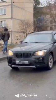 Отец в Чебоксарах пустил шестилетнего сына за руль BMW, чтобы снять ролик к его дню рождения.