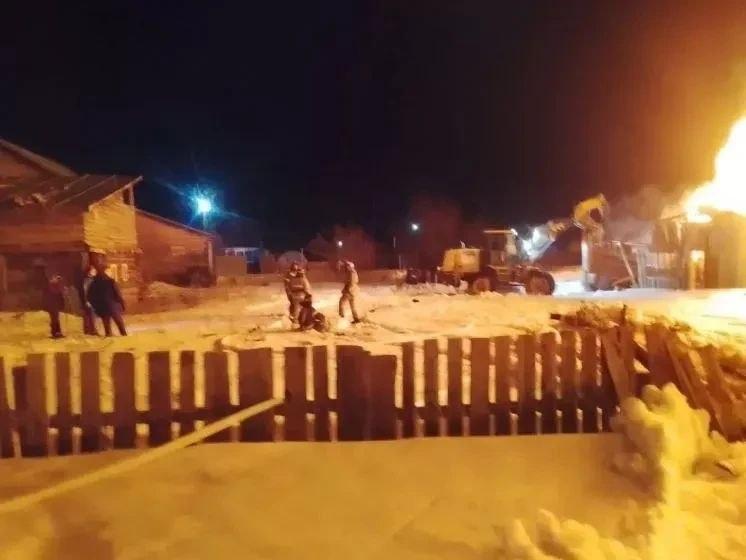 В Богучанском районе на площади 1200 квадратных метров горела пилорама