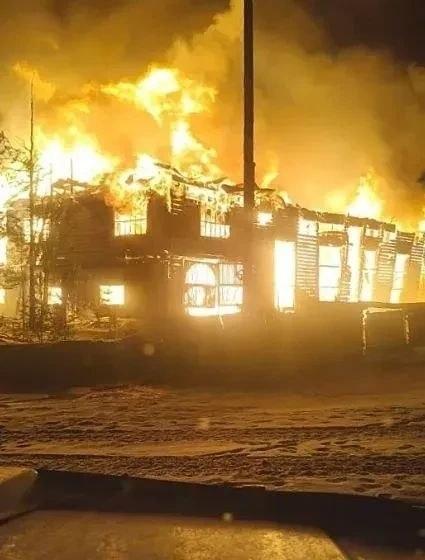В Богучанском районе на площади 1200 квадратных метров горела пилорама