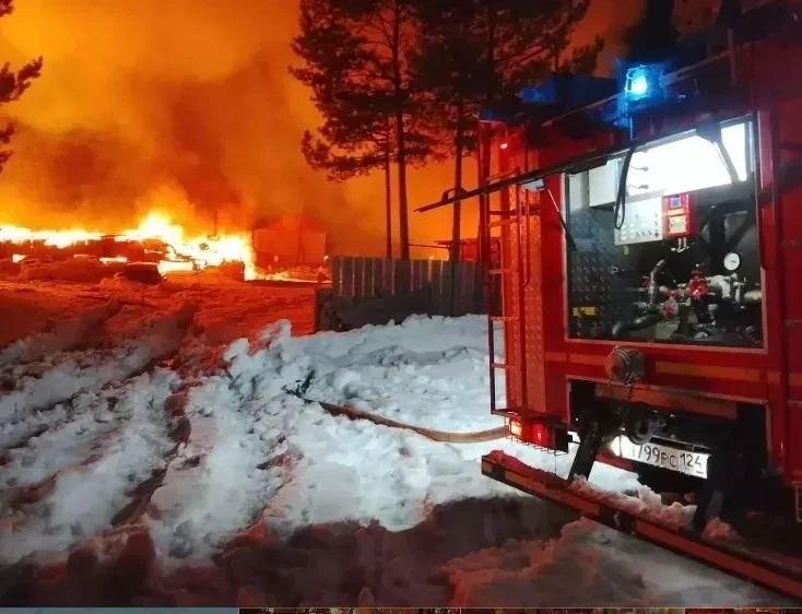 В Богучанском районе на площади 1200 квадратных метров горела пилорама