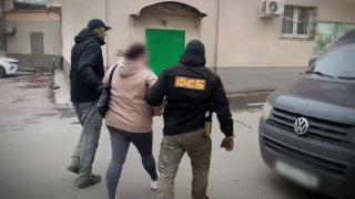 Сотрудники ФСБ поймали женщину в Мариуполе, «слившую» данные о ВС РФ на Украину