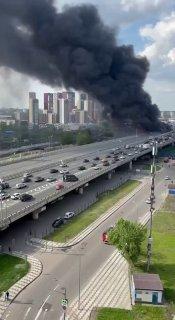 Крупный пожар начался на востоке Москвы