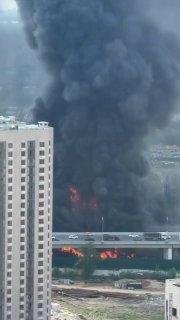 Крупный пожар начался на востоке Москвы