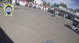 В Беларуси автобус без водителя задавил пожилую пару