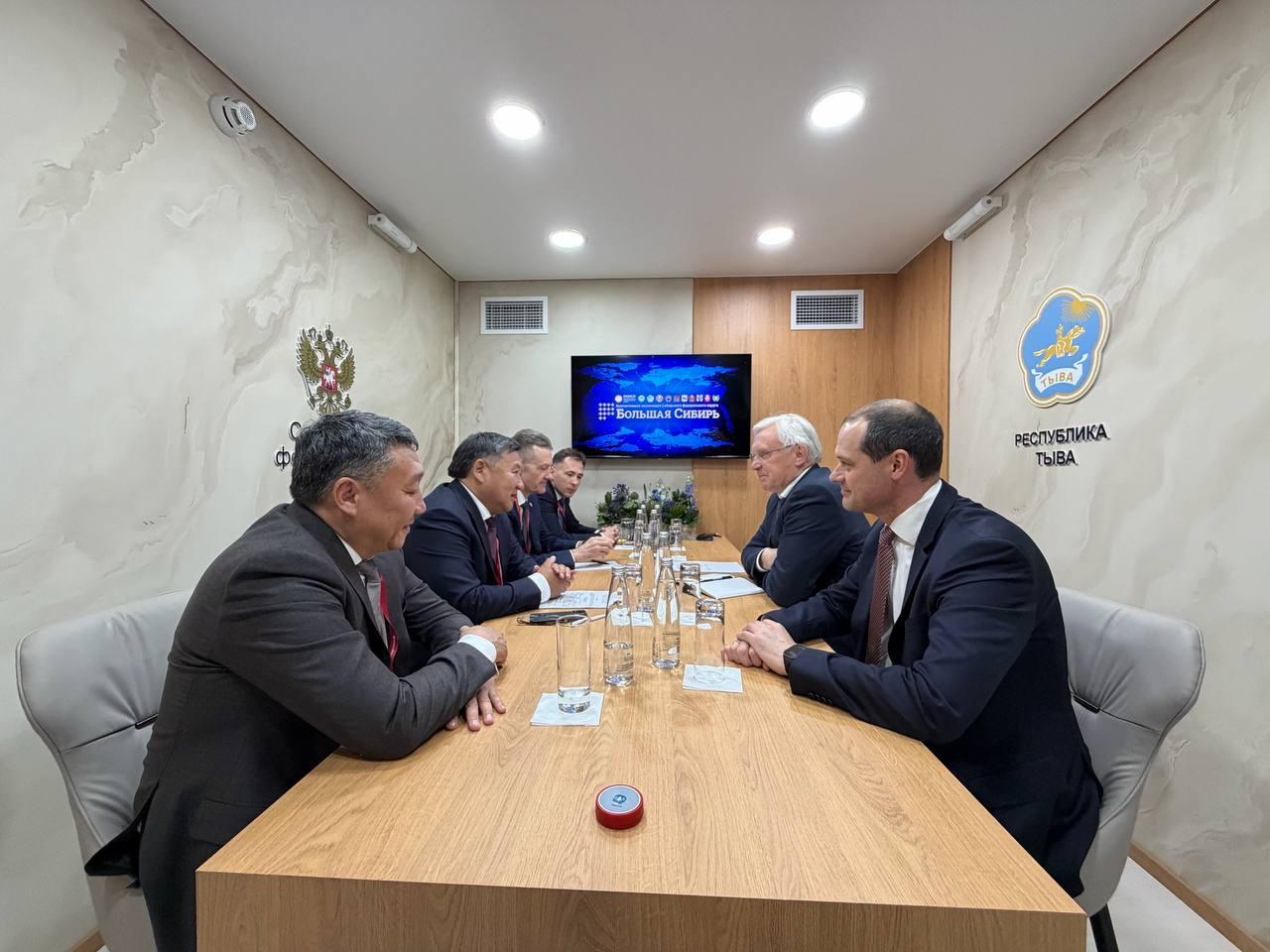 Тува подписала соглашение с КАМАЗом о поставке техники и подготовке кадров