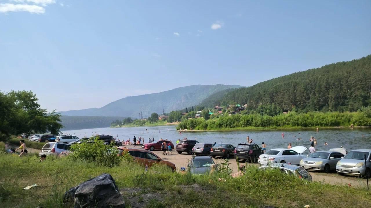 На пляж в Усть-Мане больше не получится заехать на машине. На въезде к пляжу...