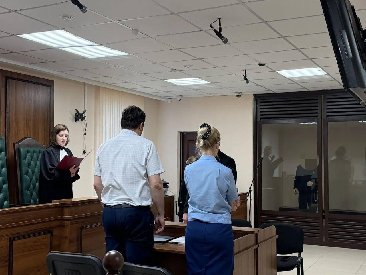 Суд арестовал подростка по делу об убийстве 15-летней девушки в...