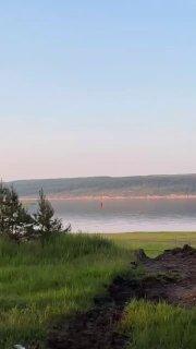Военный самолёт разбился в Иркутской области, сообщают очевидцы.