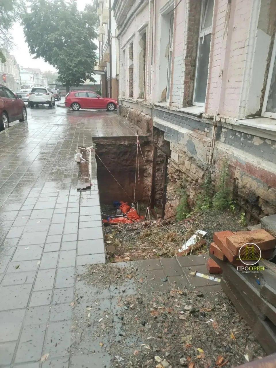 На 9 января ремонт и ограждения нет. Там такая арматура торчит в этом...