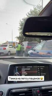 Лол, в Краснодаре начали зарабатывать на очередях на АЗС. Предприимчивые водители продают свои места по 3 тысячи рублей.