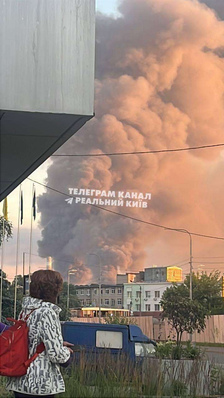 Пламя на Украине не утихает. Ночью ВС РФ нанесли массированный удар по военным предприятиям и объектам ТЭК.