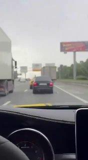 Таксист на Lada Priora врезался в один из самых дорогих автомобилей на...