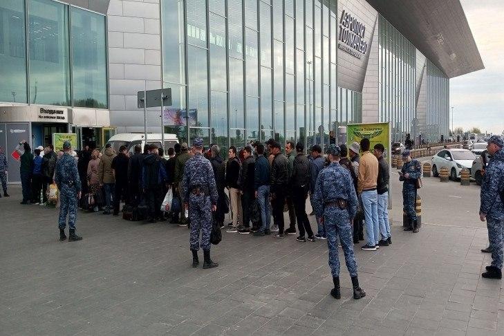 В Новосибирской области выдворили 48 мигрантов, нарушивших закон На совещании...