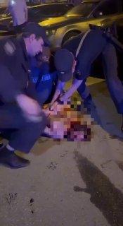 В Воронеже мужчина устроил дебош и бросался на прохожих, а после умер. Всё...