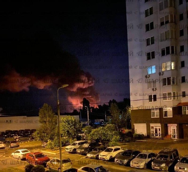 Ночью Киев был атакован баллистикой: в городе прогремела серия взрывов, в нескольких районах вспыхнули пожары.