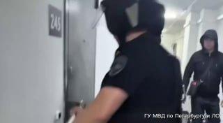 В Буграх задержали 28-летнего мужчину, который предлагал в интернете услуги по «пробиву» персональных данных.