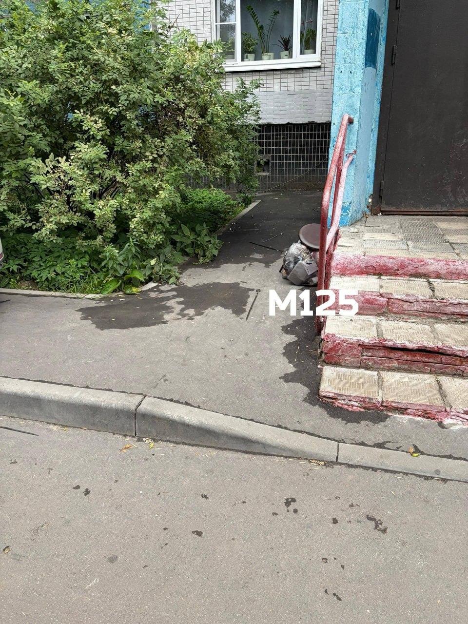 Неизвестный сбрасывал шампуры с балкона 11-го этажа на Клязьминской улице....
